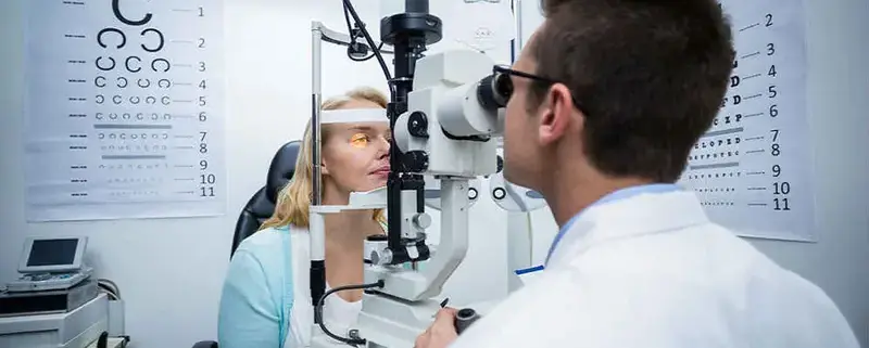 Окуліст у Варшаві для українців